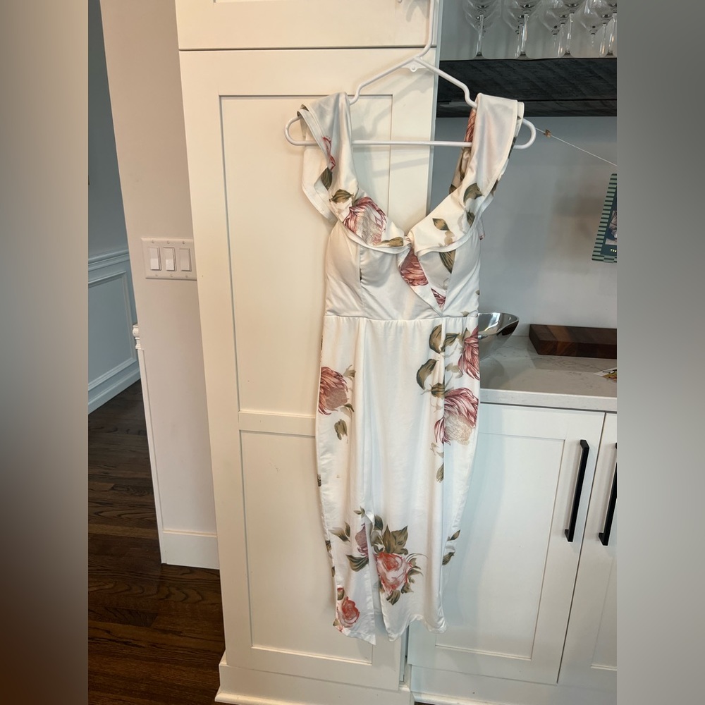 Floral off the shoulder dress from hello molly. Size 8 Australia which is a 4 US